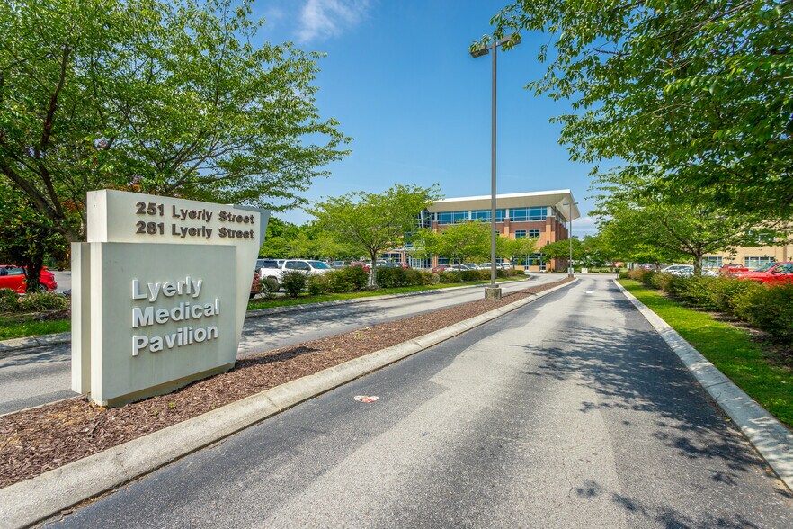 More Photos Of 251 N Lyerly St, Chattanooga Medical For Lease