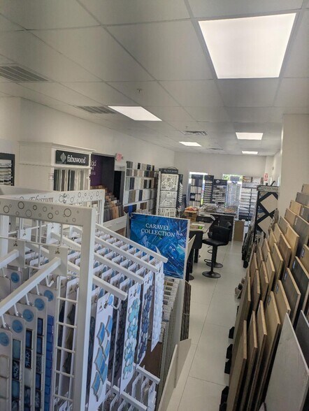 More Photos Of 6540 Corporate Park Cir, Fort Myers Light Distribution For Sale