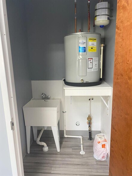 More Photos Of 975 Sawtooth Oak Cir, Harrisonburg Warehouse For Sale