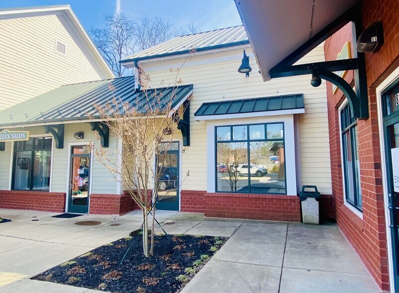 More Photos Of 818 S King St, Leesburg Unknown For Lease