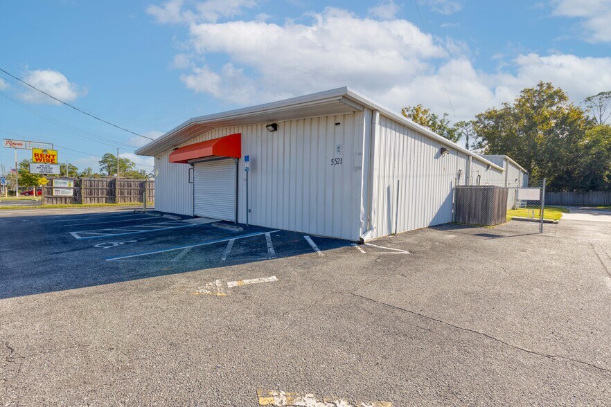 More Photos Of 5521 Blanding Blvd, Jacksonville Warehouse For Sale