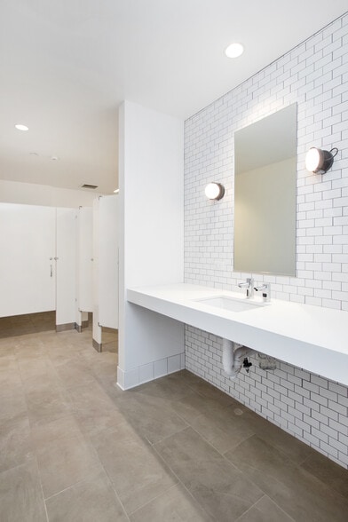 More Photos Of 6325 San Fernando Rd, Glendale Mixed Retail For Lease