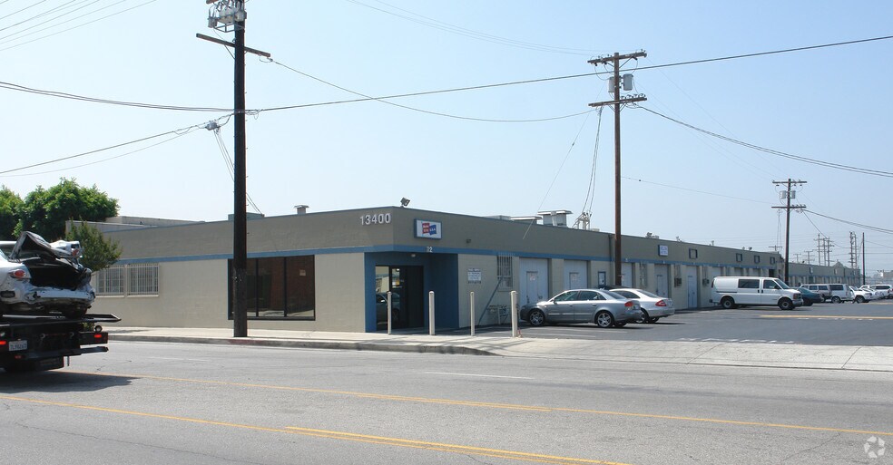 More Photos Of 13400 Saticoy St, North Hollywood Warehouse For Lease