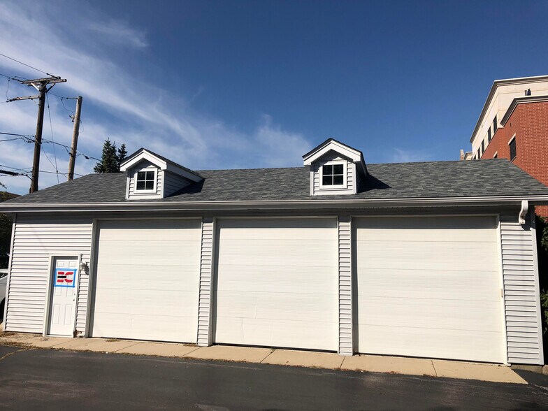 More Photos Of 40 S Prospect St, Roselle Office For Lease