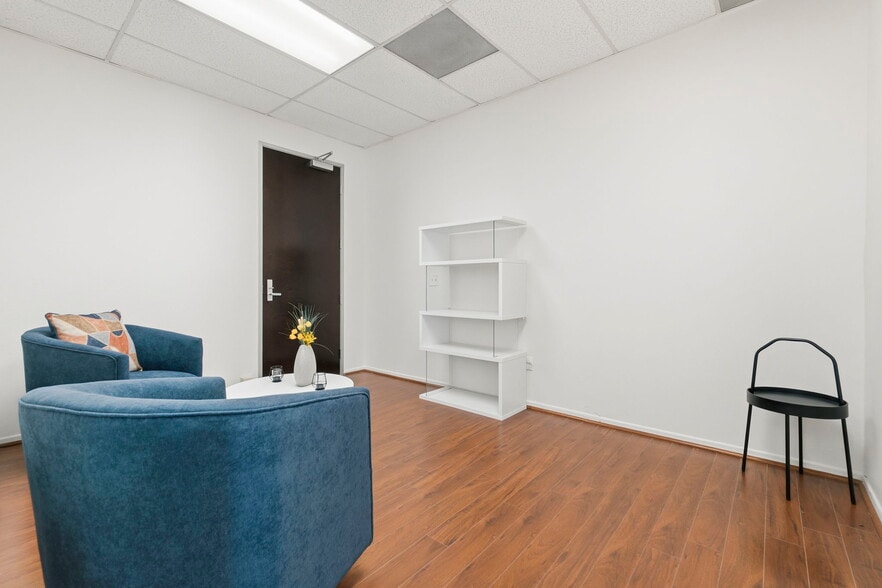 More Photos Of 20501 Ventura Blvd, Woodland Hills Office For Lease