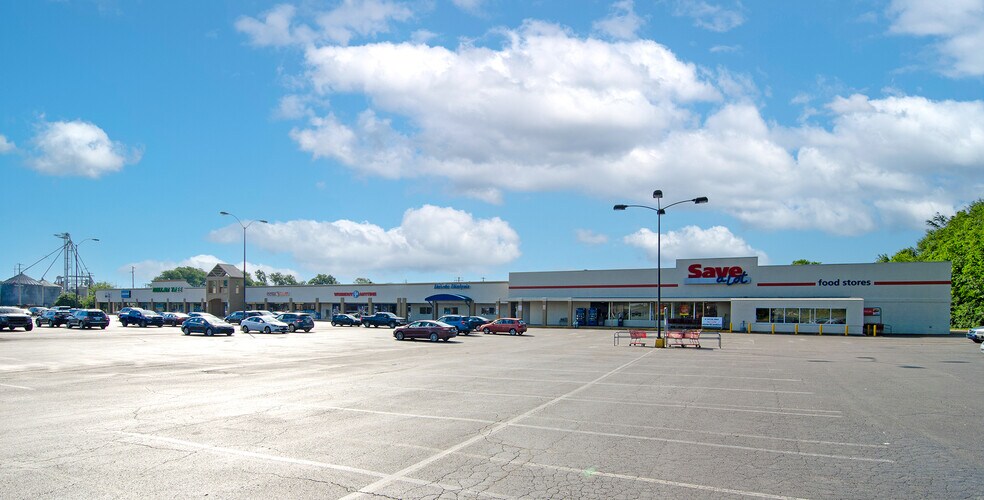 More Photos Of 300-320 Lexington Rd, Versailles Unknown For Lease