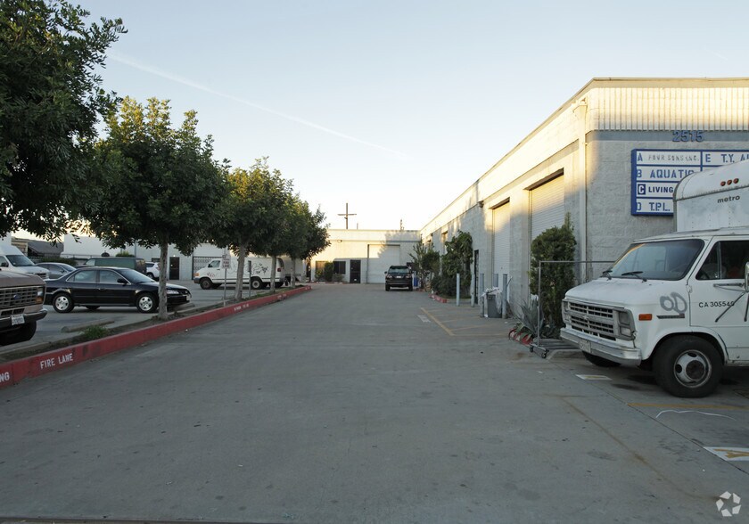 More Photos Of 2515 Troy Ave, South El Monte Warehouse For Lease