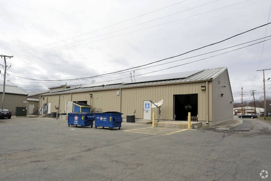 More Photos Of 175 Elm St, Salisbury Freestanding For Lease