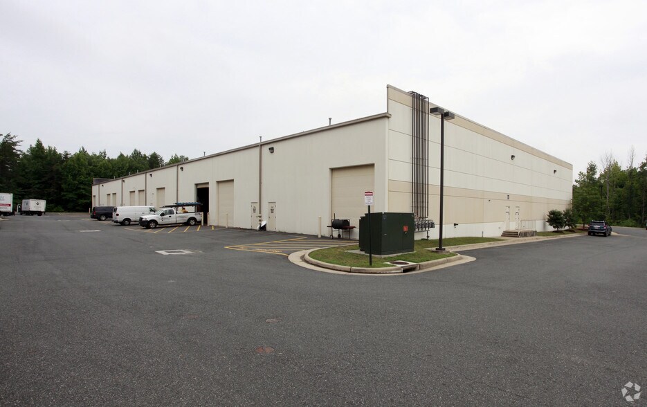 More Photos Of 17857-17889 Fraley Blvd, Dumfries Research And Development For Sale