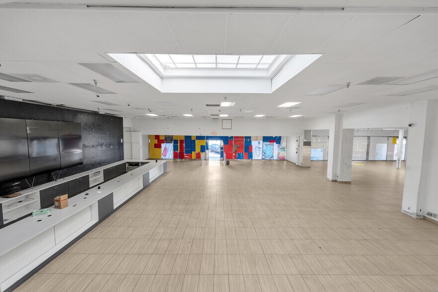 More Photos Of 6315-6323 Pacific Blvd, Huntington Park Storefront For Sale