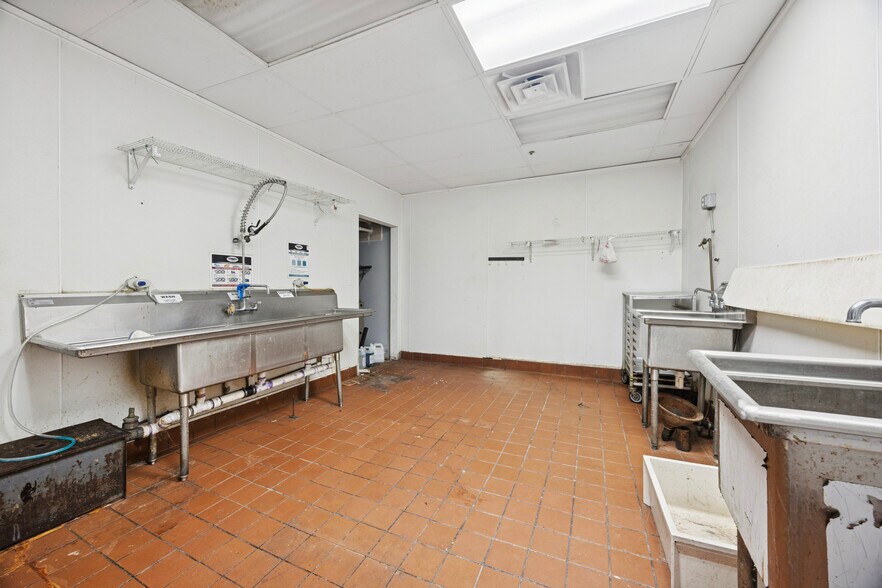 More Photos Of 118-122 Market St, Philadelphia Apartments For Lease