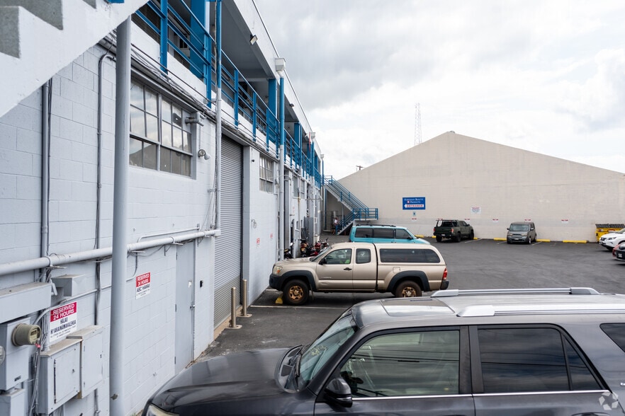 More Photos Of 1375 Dillingham Blvd, Honolulu Industrial For Lease