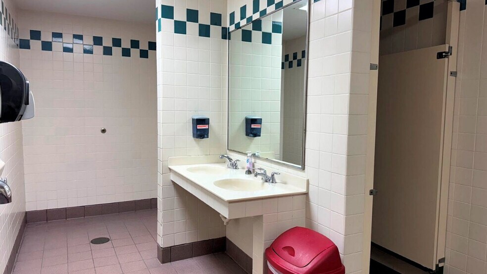 More Photos Of 630 S Frontage Rd, Wisconsin Dells Fast Food For Sale