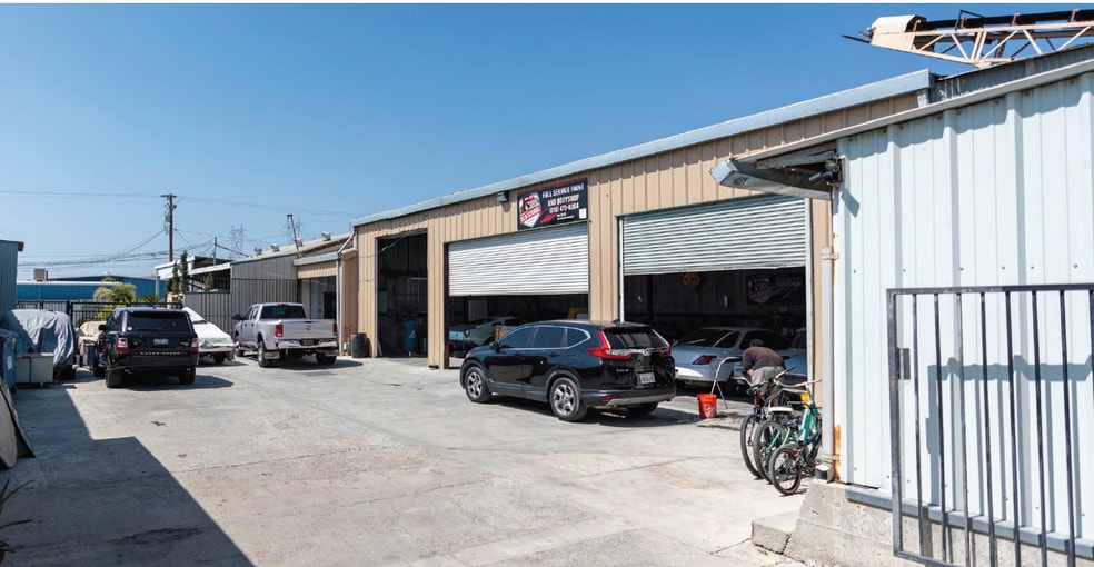 More Photos Of 20663-5 Santa Clara St, Canyon Country Warehouse For Sale