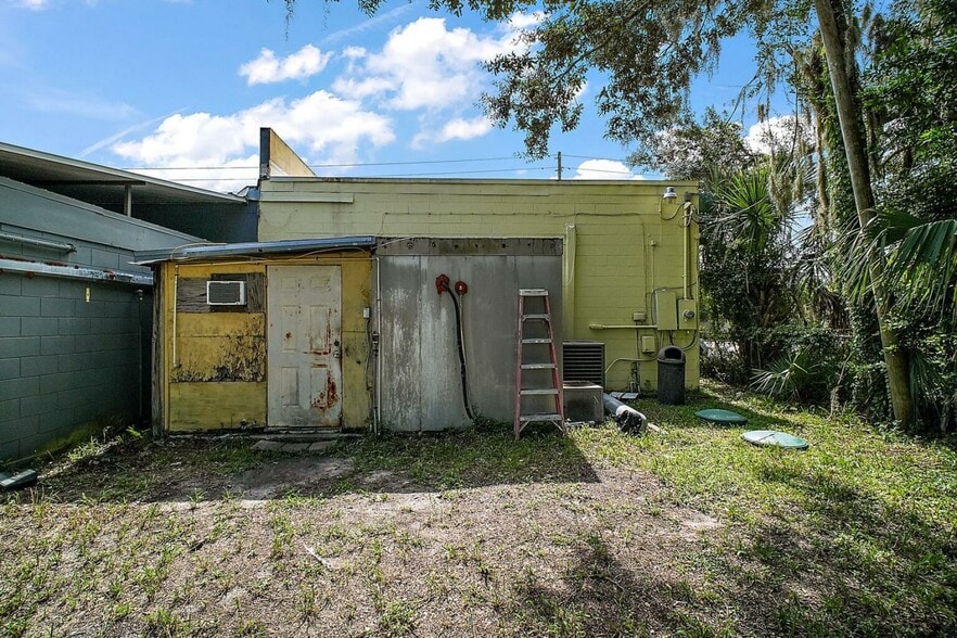 More Photos Of 452 N Park Ave, Apopka General Retail For Sale