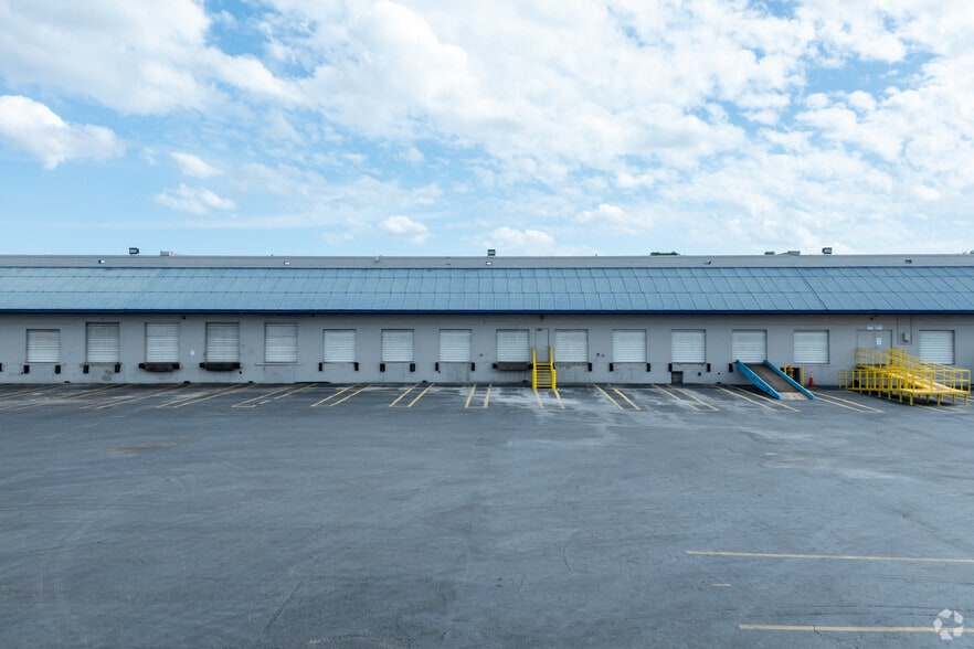 More Photos Of 7000 NW 32nd Ave, Miami Warehouse For Lease
