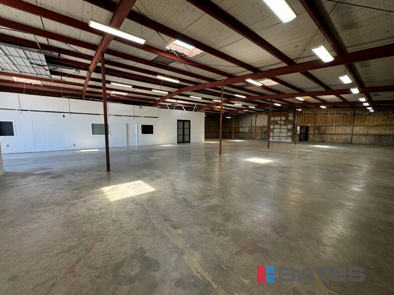 More Photos Of 830 Dalworth Dr, Mesquite Light Distribution For Lease