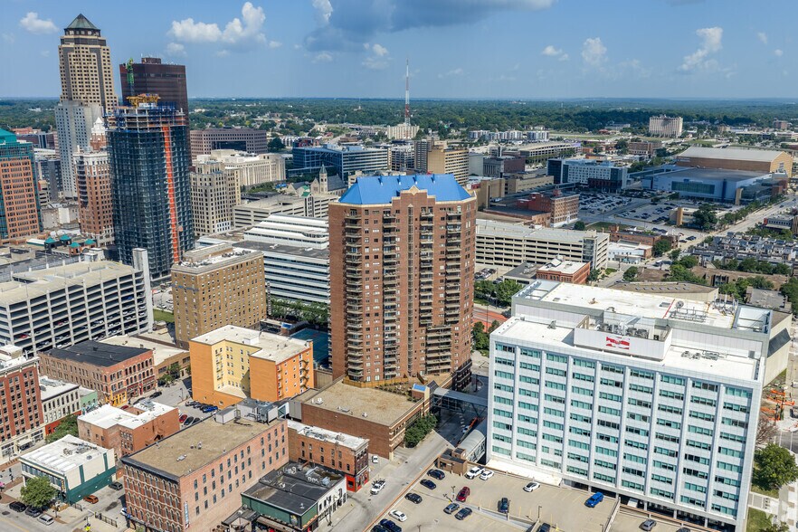 More Photos Of 300 Walnut St, Des Moines Apartments For Sale