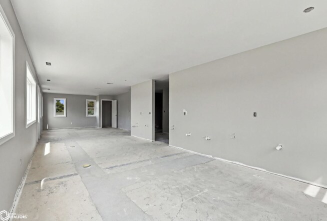 More Photos Of 1307 Broadway St, West Burlington Freestanding For Sale