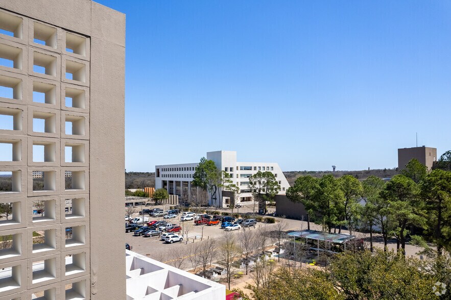 More Photos Of 1301 Solana Blvd, Westlake Unknown For Lease