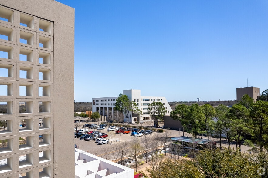 More Photos Of 1301 Solana Blvd, Westlake Unknown For Lease