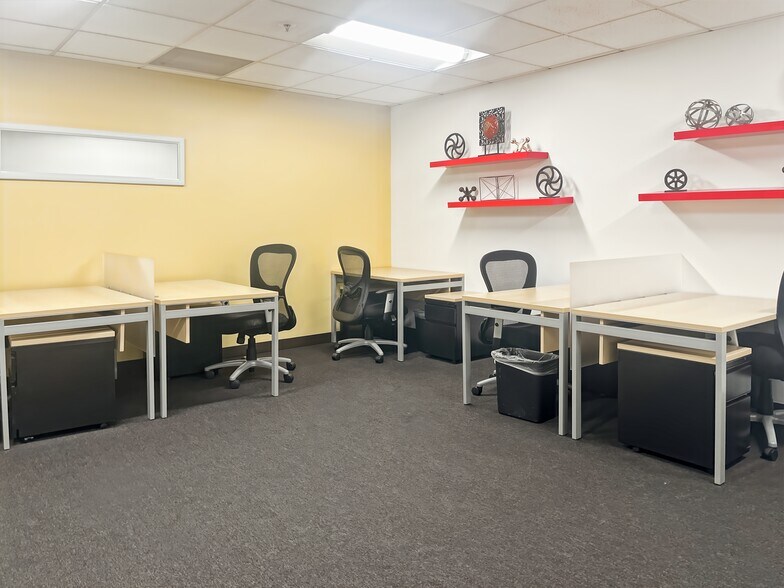 More Photos Of 1 Harbor Dr, Sausalito Coworking Space