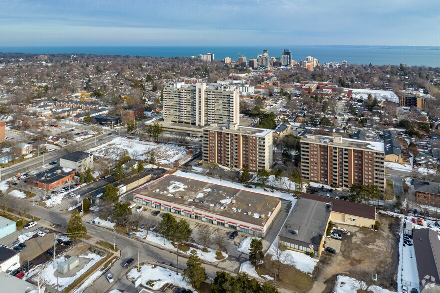 More Photos Of 1440 Grahams Ln, Burlington Flex For Lease