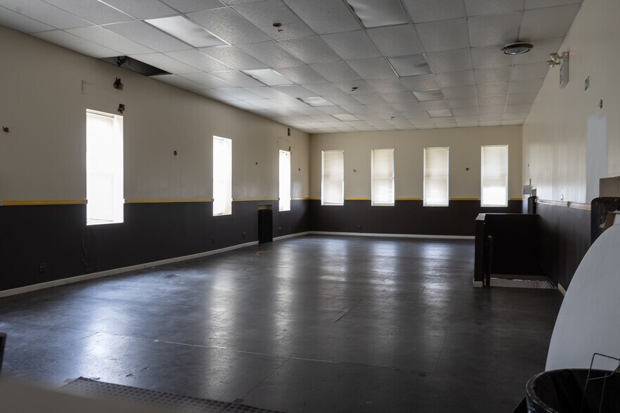 More Photos Of 161 Jamaica Ave, Brooklyn Storefront Retail Office For Lease