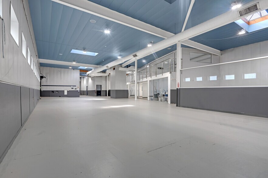 More Photos Of 3114 Tonnelle Ave, North Bergen Showroom For Lease