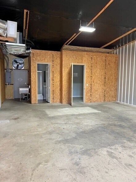 More Photos Of 12440 Trail Driver, Austin Warehouse For Lease