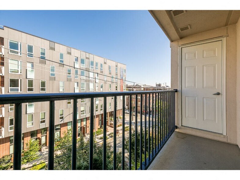 More Photos Of 315 1st Ave W, Seattle Apartments For Lease