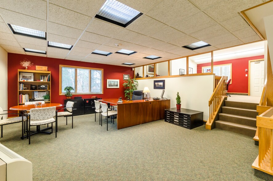 More Photos Of 40-60 Beechwood Dr, North Andover Loft Creative Space For Lease