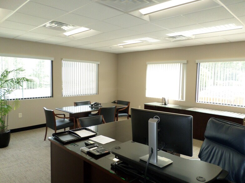 More Photos Of 2208 Quarry Dr, West Lawn Office For Lease