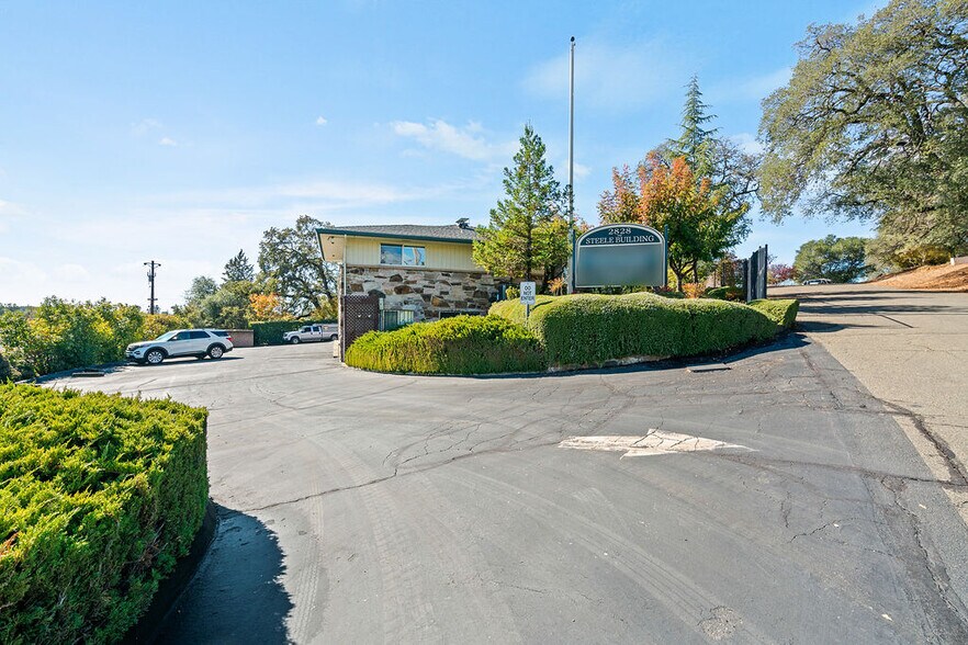 More Photos Of 2828 Easy St, Placerville Office For Lease