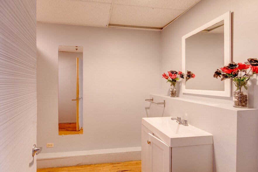More Photos Of 1000 N Halsted St, Chicago Loft Creative Space For Lease