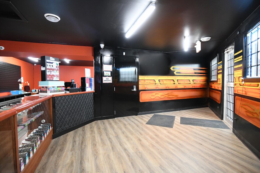 More Photos Of 15826 Stony Plain Rd NW, Edmonton General Retail For Lease