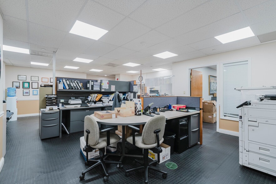 More Photos Of 11 Front St, Weymouth Office For Lease