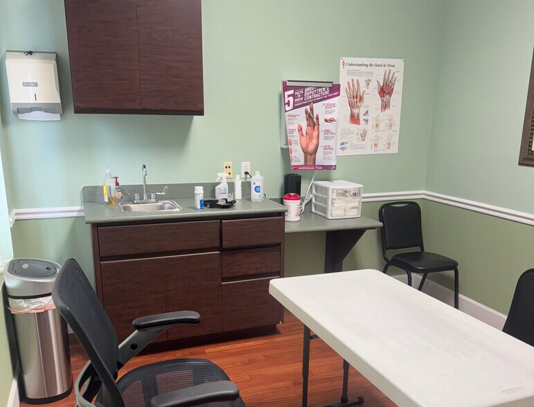 More Photos Of 17051 US Highway 441 S, Summerfield Office For Lease