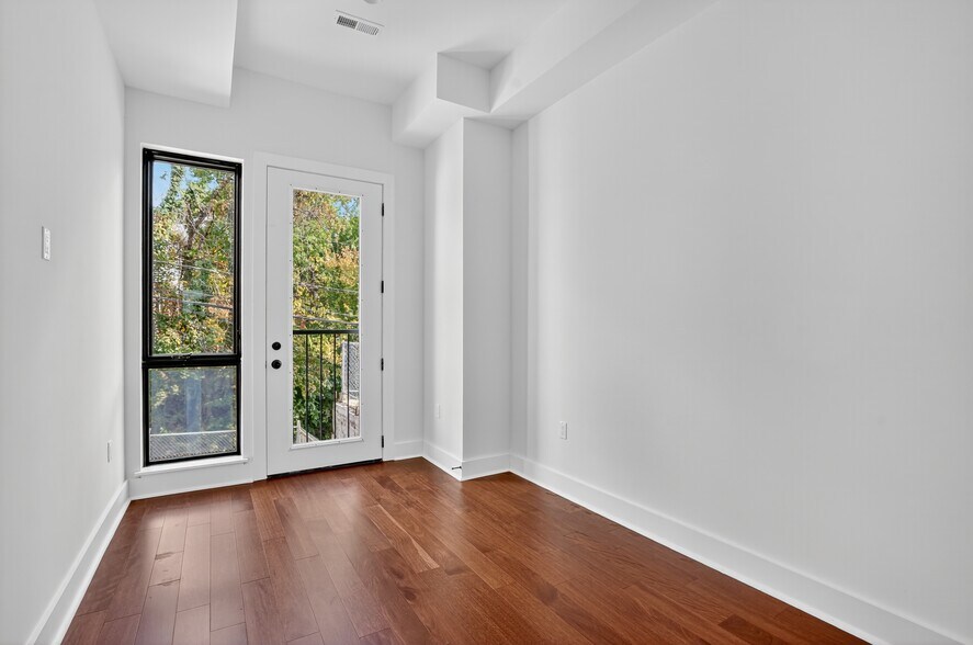 More Photos Of 7321 Georgia Ave NW, Washington Veterinarian Kennel For Sale