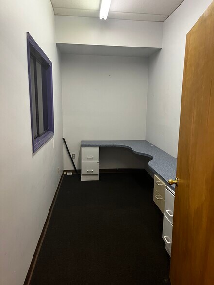 More Photos Of 3857 24th Ave, Fort Gratiot Storefront For Lease