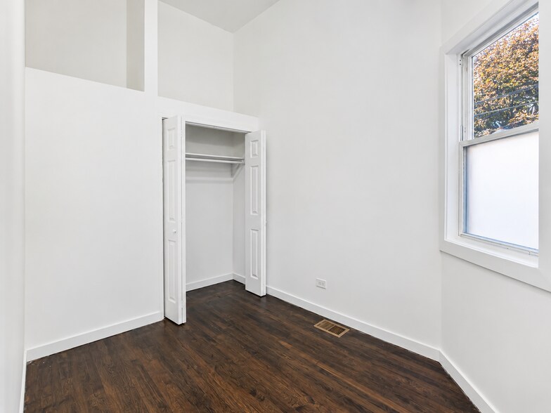 More Photos Of 8714 S Commercial Ave, Chicago Apartments For Sale