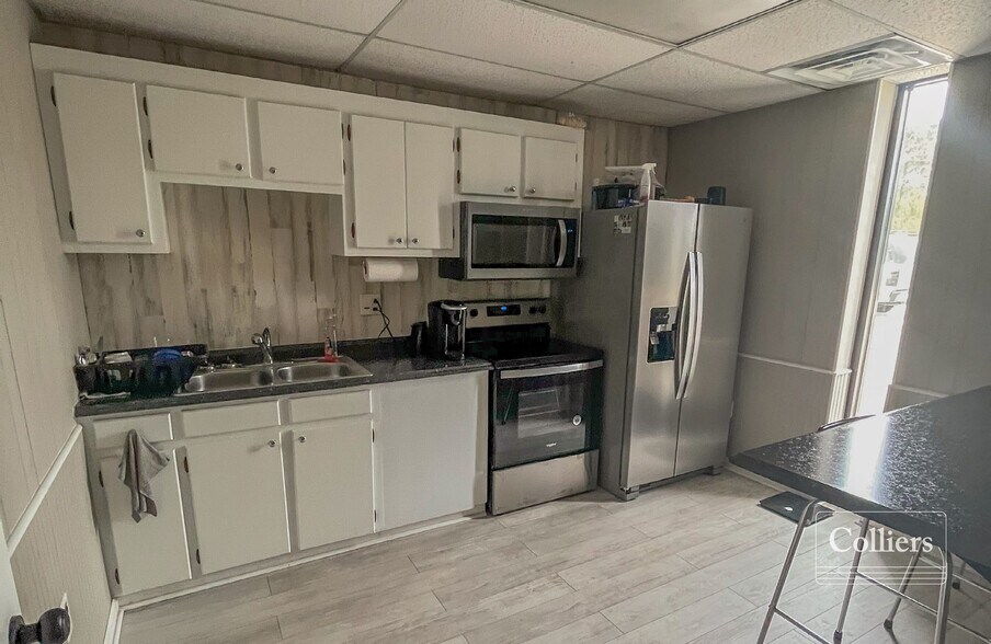 More Photos Of 408 N Springs Rd, Columbia Warehouse For Lease