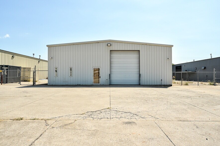 More Photos Of 412 Glade Ave, Oklahoma City Manufacturing For Lease
