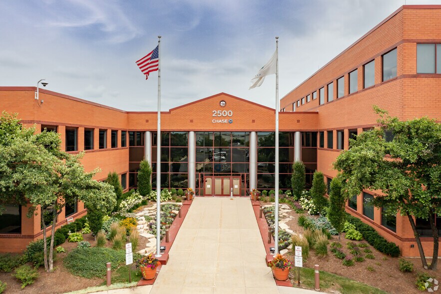 More Photos Of 2500 Westfield Dr, Elgin Office For Lease