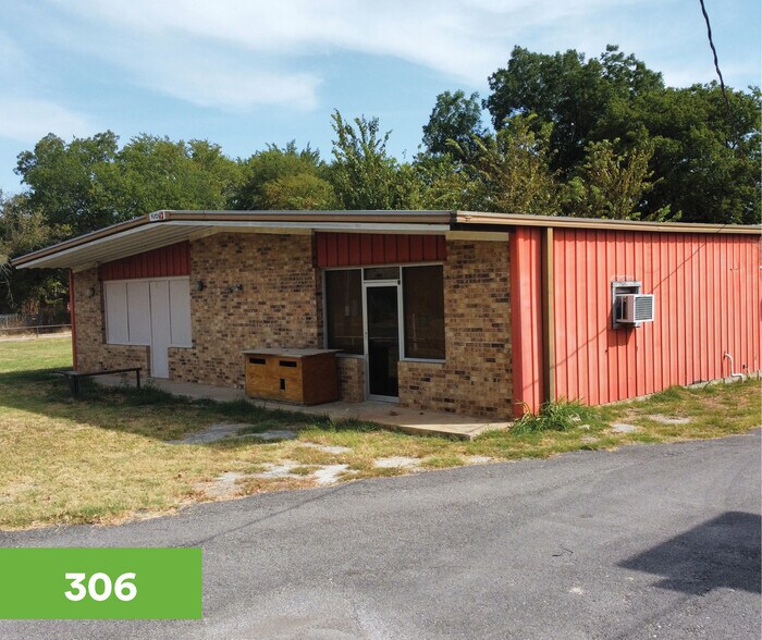 More Photos Of 304 Main Street, Calvert Restaurant For Sale