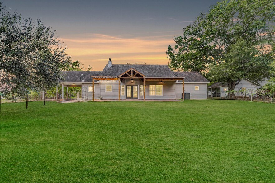 More Photos Of 8411 Syms St, Fulshear Office For Lease