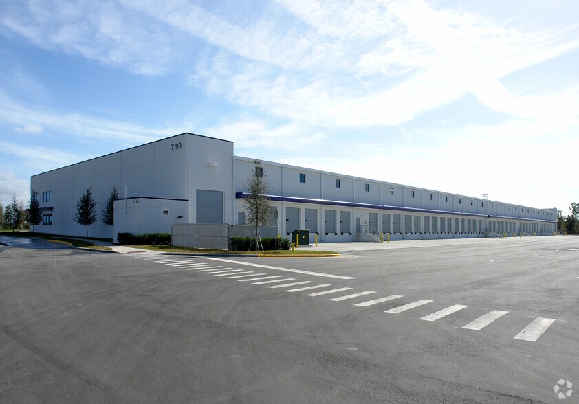 More Photos Of 7199 S Conway Rd, Orlando Distribution For Lease