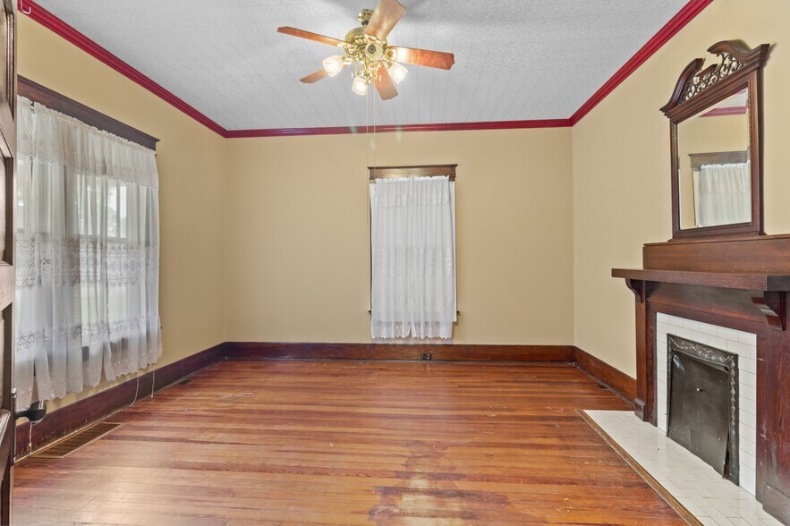 More Photos Of 300 Maple St, Smyrna Restaurant For Sale