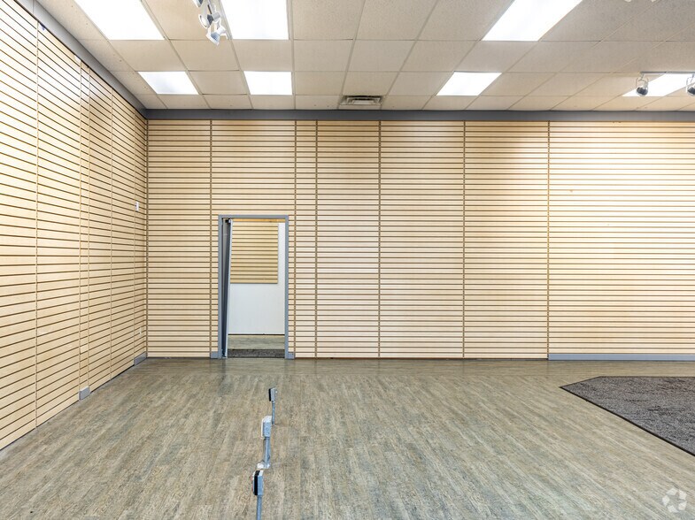 More Photos Of 2007-2061 N Commercial St, Harrisonville Unknown For Lease