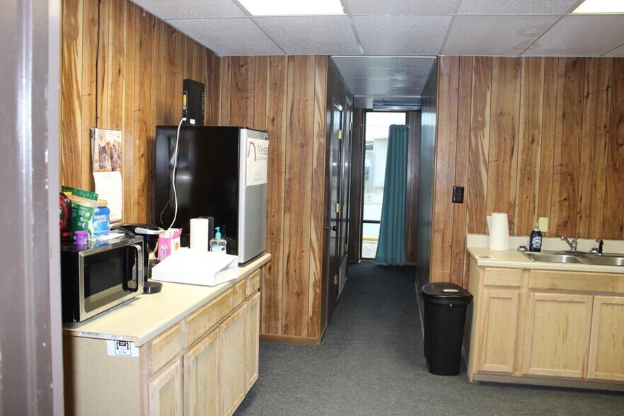 More Photos Of 407 N Nelson St, Fort Stockton Research And Development For Sale